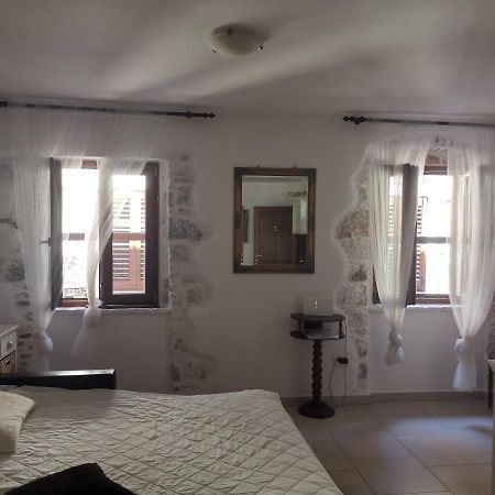 Apartment Martin - 10 Mt To The Beach Rovinj Exterior foto