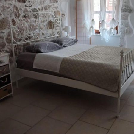 Apartment Martin - 10 Mt To The Beach Rovinj Exterior foto